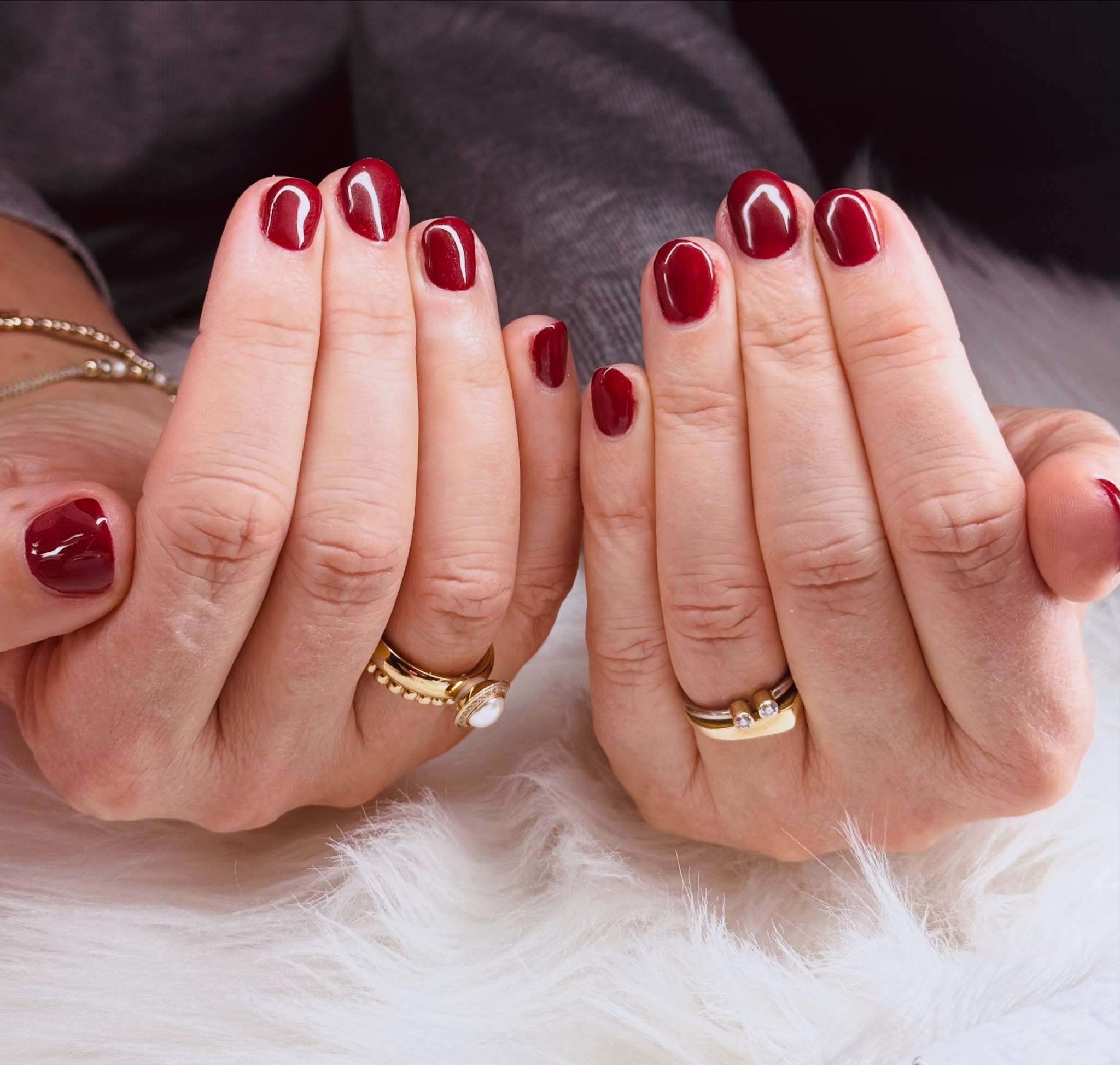 Diep rode nagels