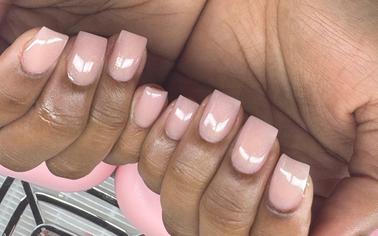 Nude vierkante nagels