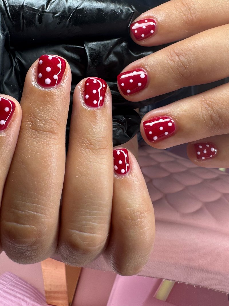 Rood met witte stippen