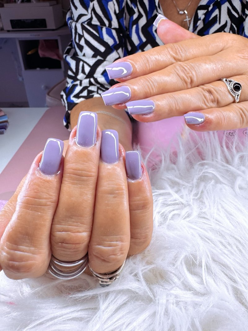 Lila nagels